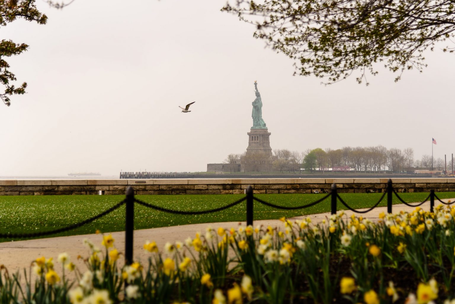 ellis island tour hours