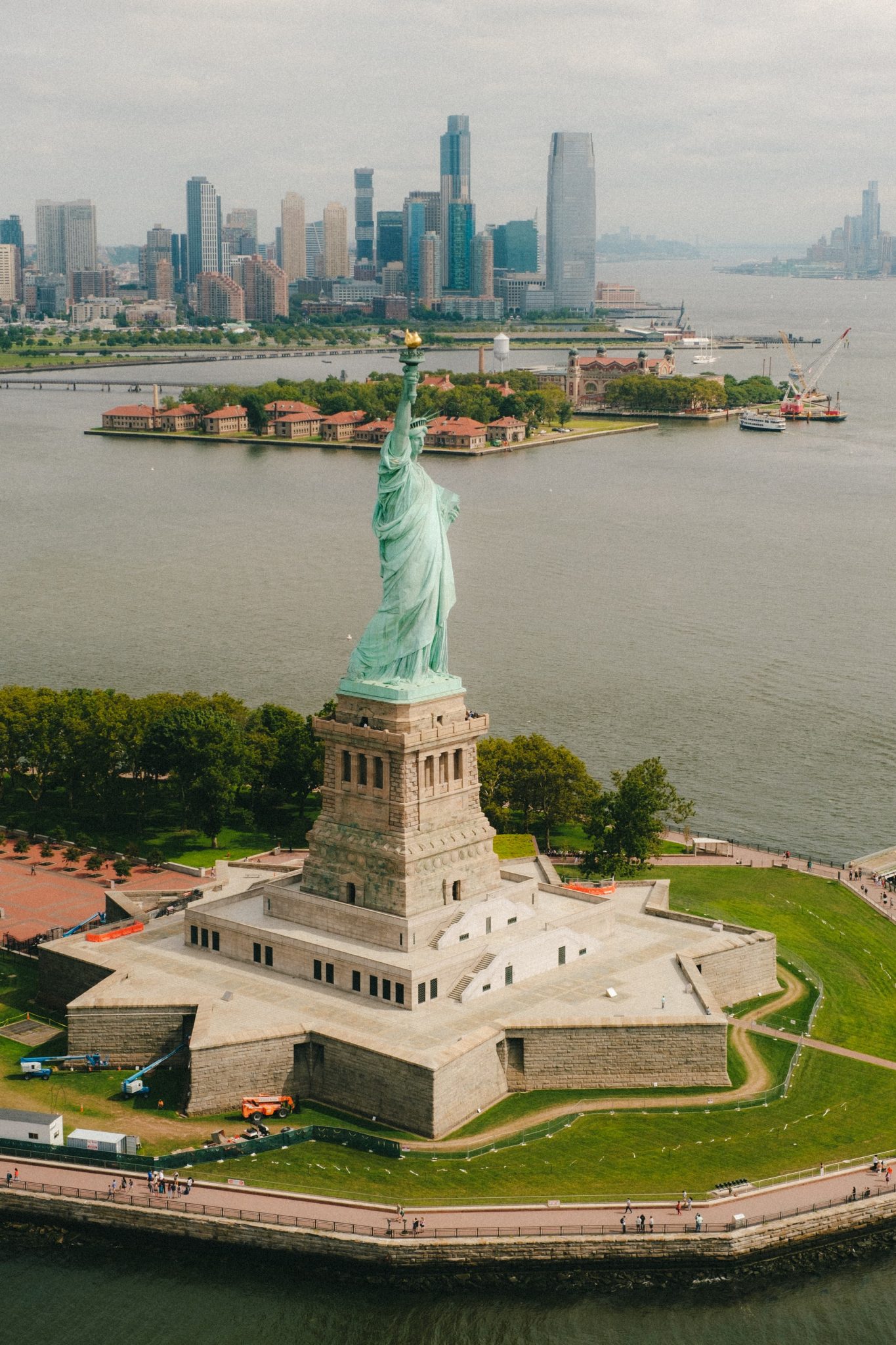 15 Best Places To Take a Photo With the Statue of Liberty